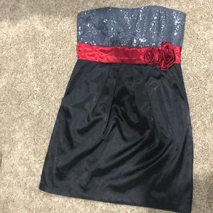 Wedding/homecoming dress